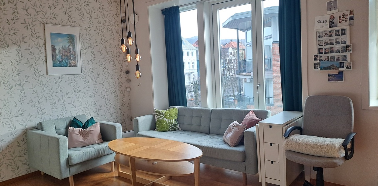 Stove, følger med stuebord, sofa og stol