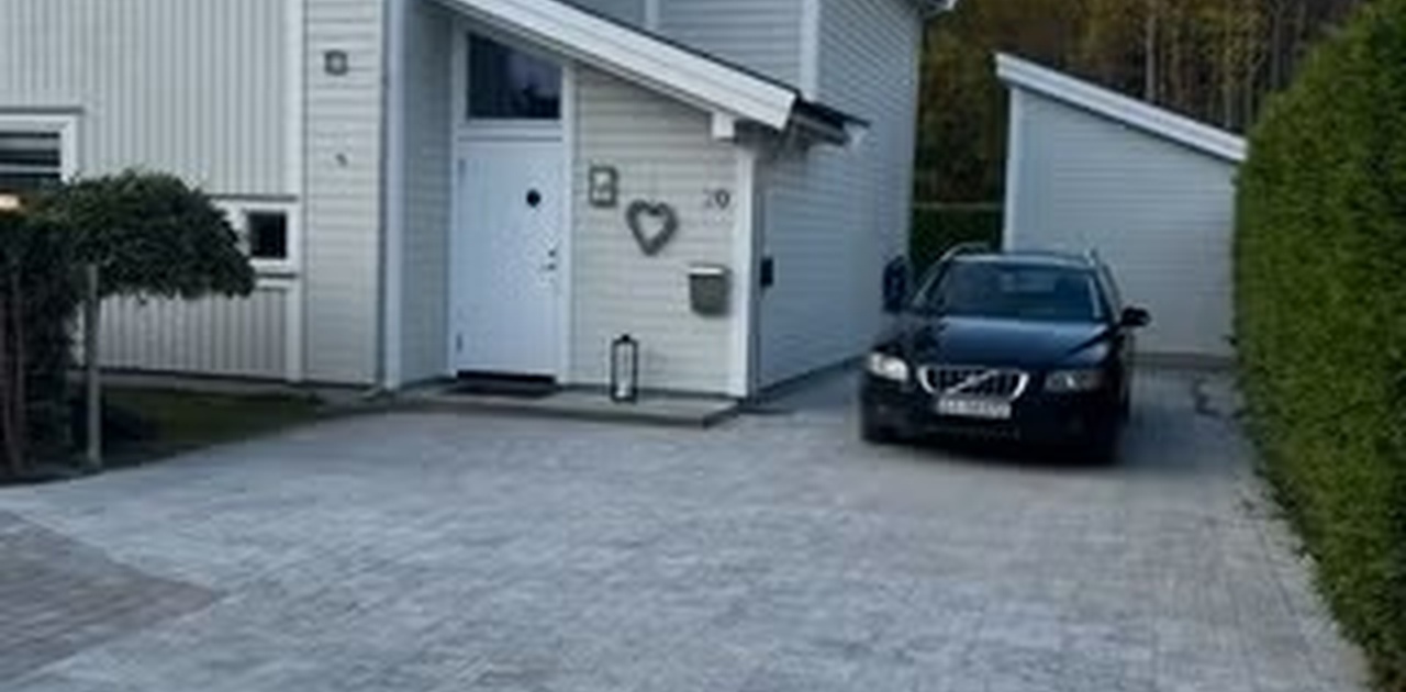 I ettertid av bilde satt opp carport.