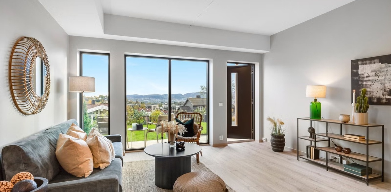 Nybygd leilighet på 47m² med god takhøyde, herlig utsikt og terrasse | Nært til marka, butikk og bussen