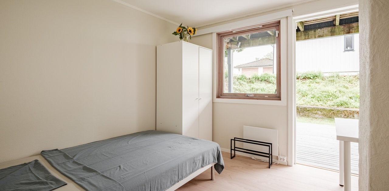 Rommet - 1.20-seng, skap & pult følger med - Ledig fra 01.04 / fleksibel overtagelse