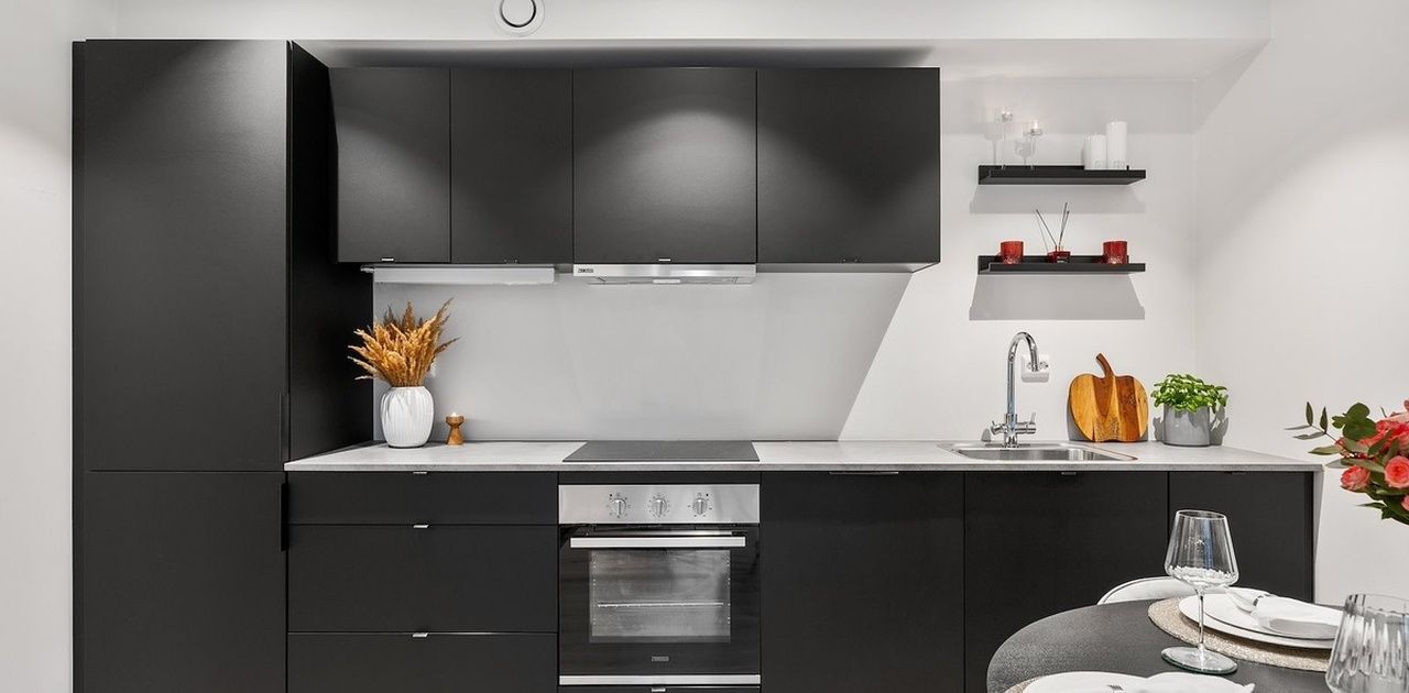 Ikke fastmonterte møbler er «Kun til illustrasjon»