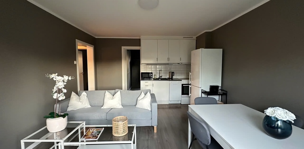 Stue og felles område, her vil det komme en stor deilig sofa!💓