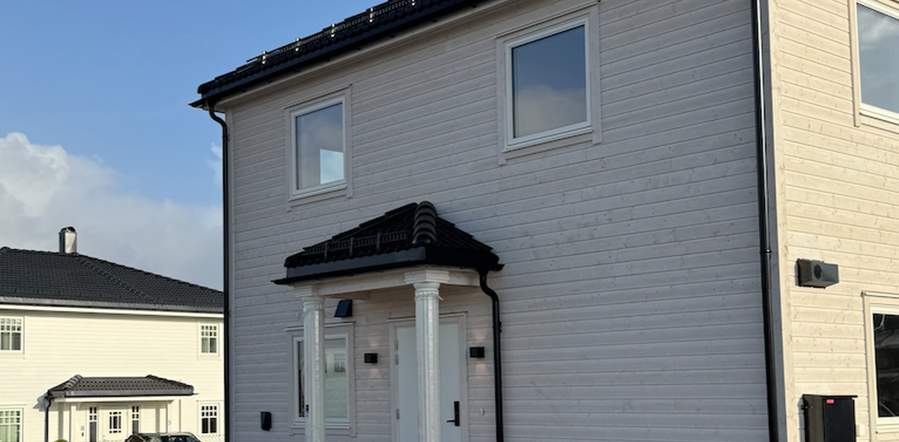 Utleiedelen er på venstre side av huset