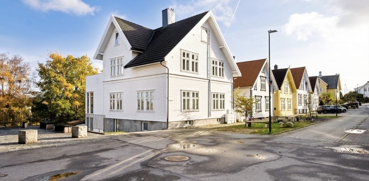 Fasade, leiligheten har de 2 øverste etasjene