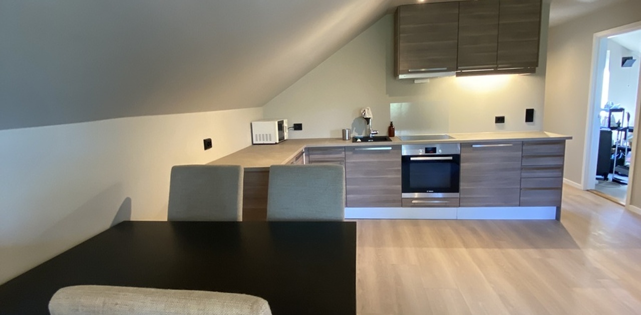 kjøkken og spisebord