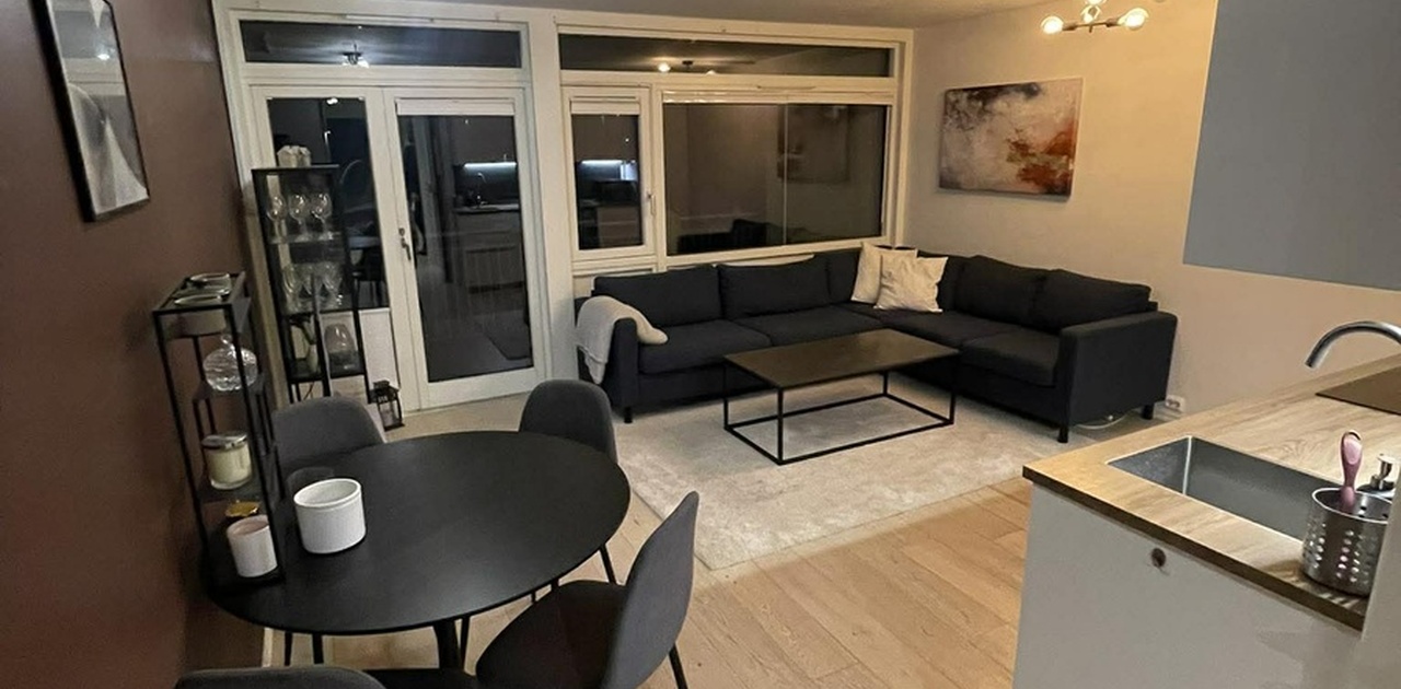 Oversikt over stue- og kjøkkenområdet