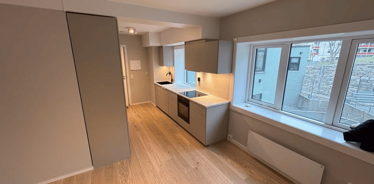 Moderne kjøkken med åpen kjøkken/stue løsning