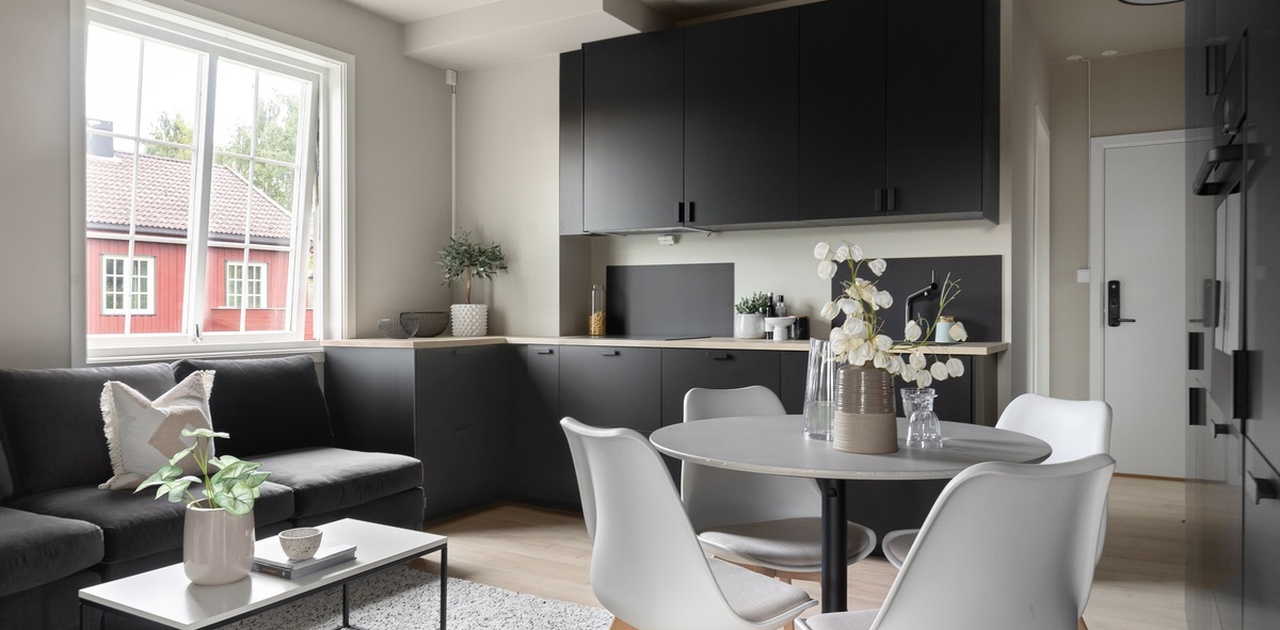 Velkommen til Thomas Hirsch gate 1. Herskapelig og stilig leilighet med attraktiv beliggenhet og gode bussforbindelser. Høy standard.