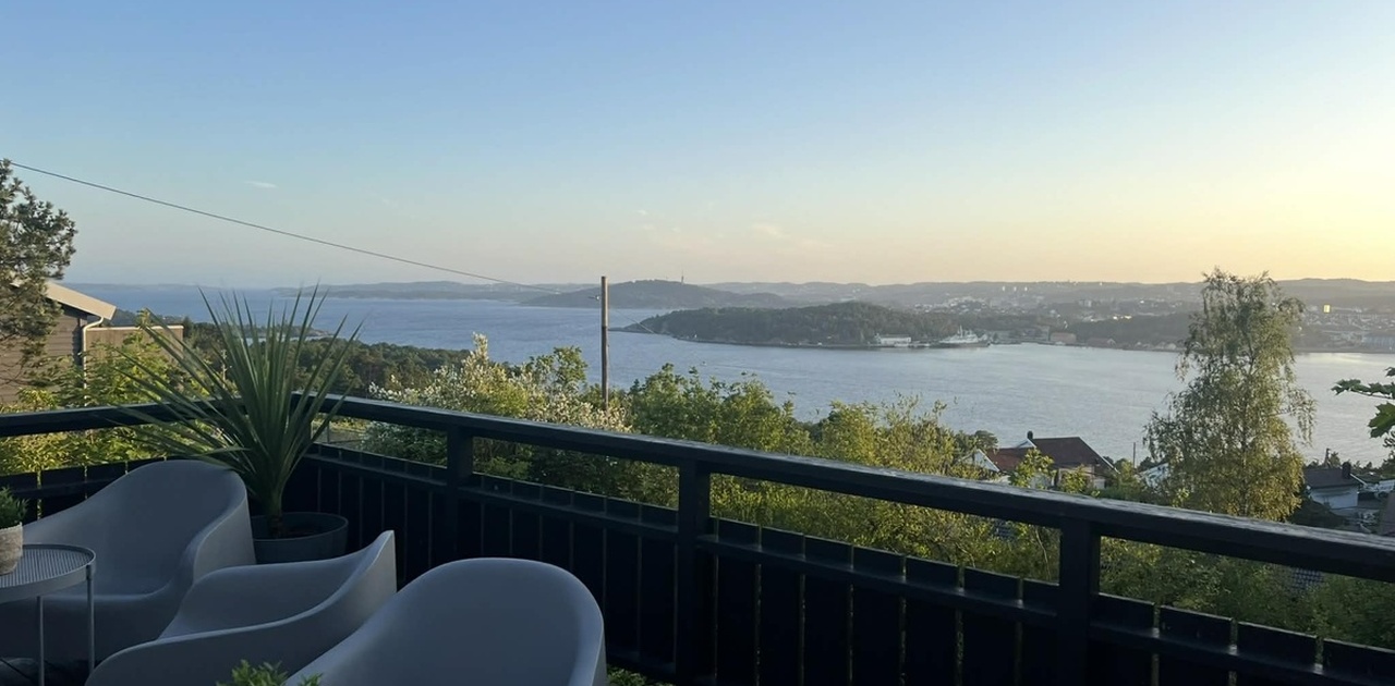 Utsikt fra stue/soverom /terrasse