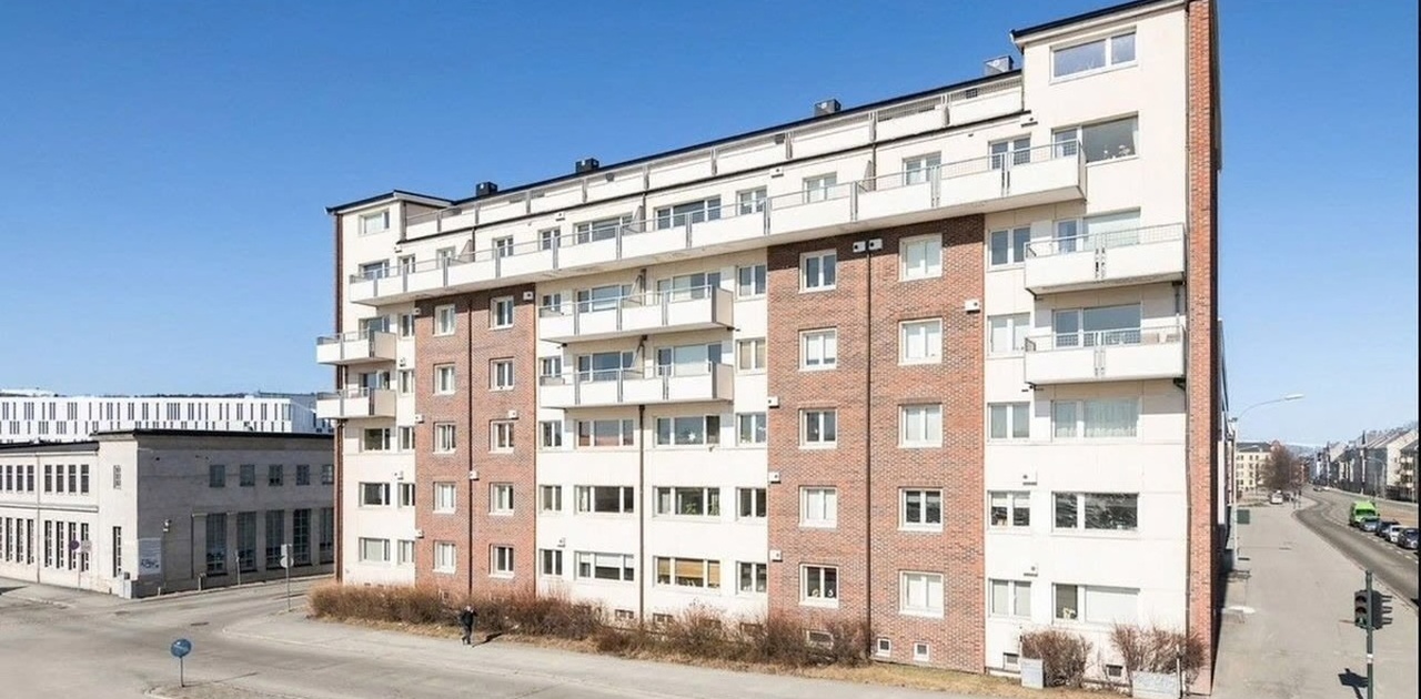 Fasade - Leiligheten er i 4.etg - til høyre på bilde