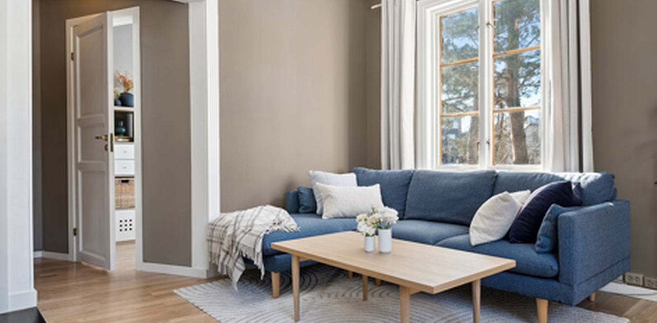 Stilbilde av stue tatt på sommer for å vise belysning