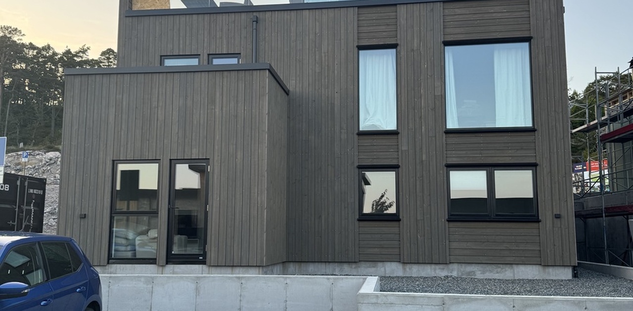 Etter dette bildet har det blitt bygd en levegg som skjermer for innsyn