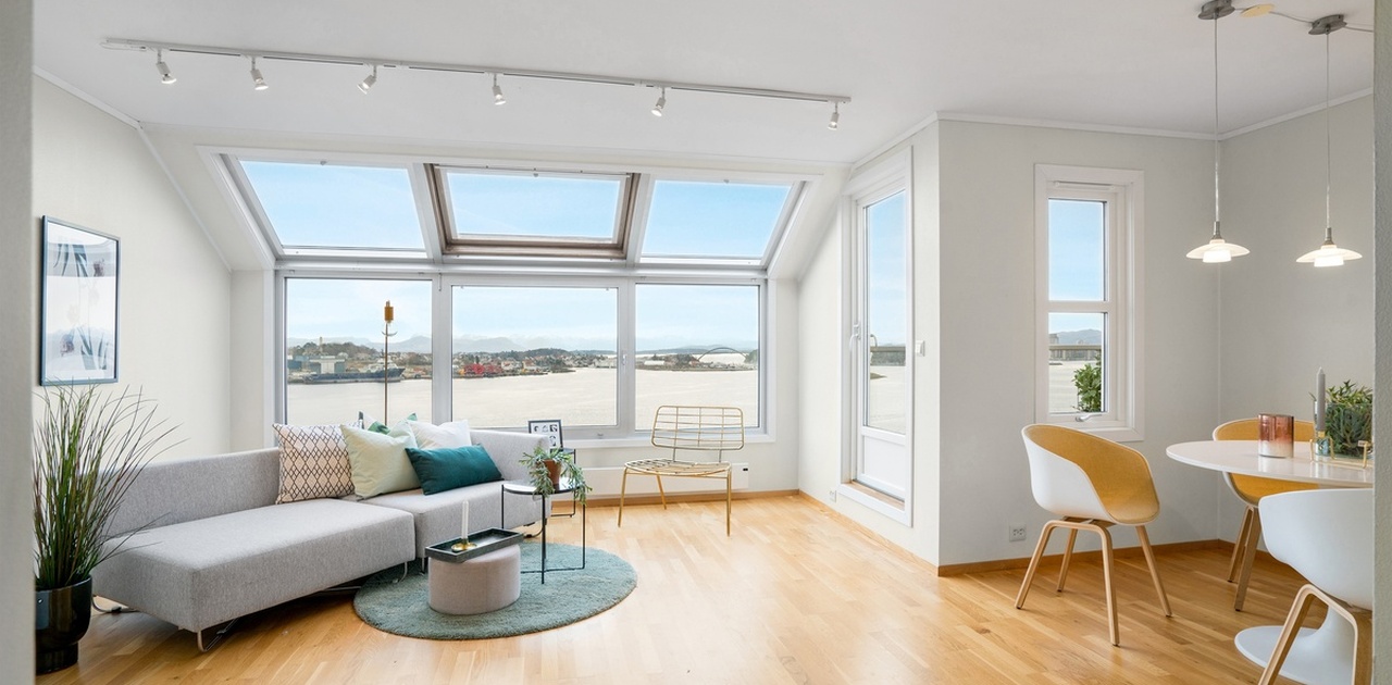 Stue med spiseplass - living room with dining area