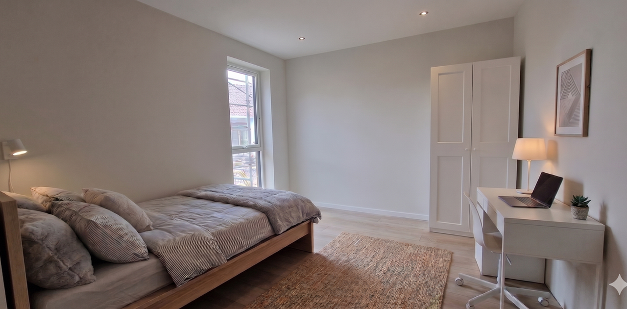 Soverom 2 illustrert av Gemini med tilsvarende møbler som følger med.