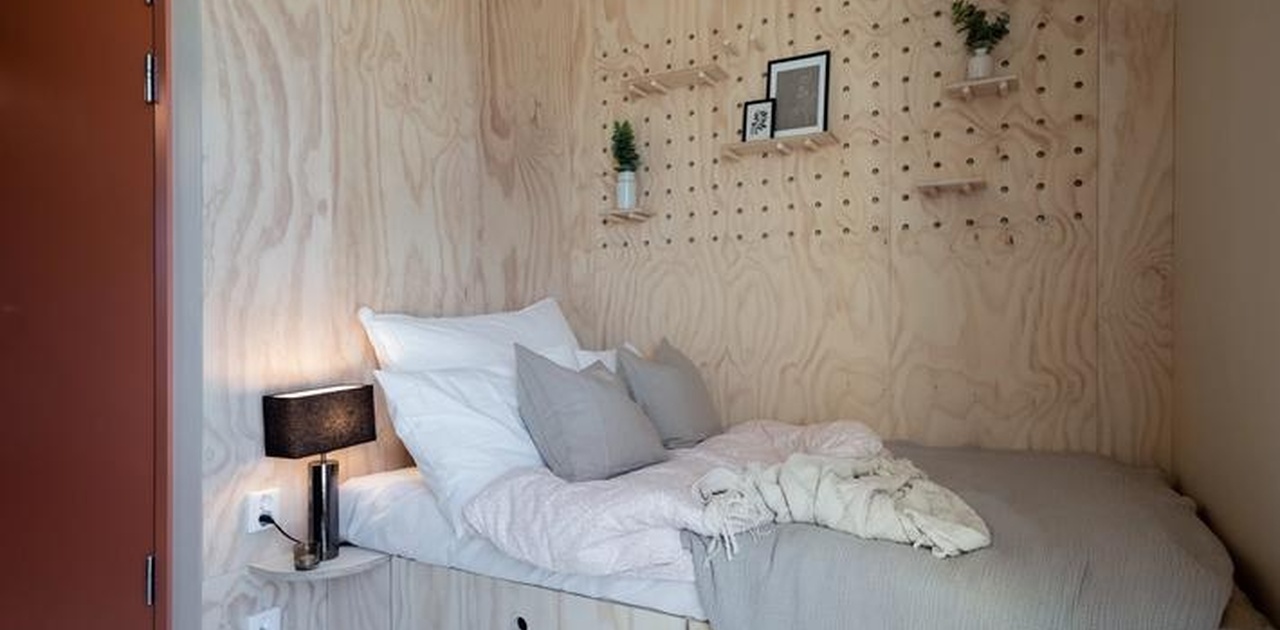 Sengen er 120 cm bred, med madrass