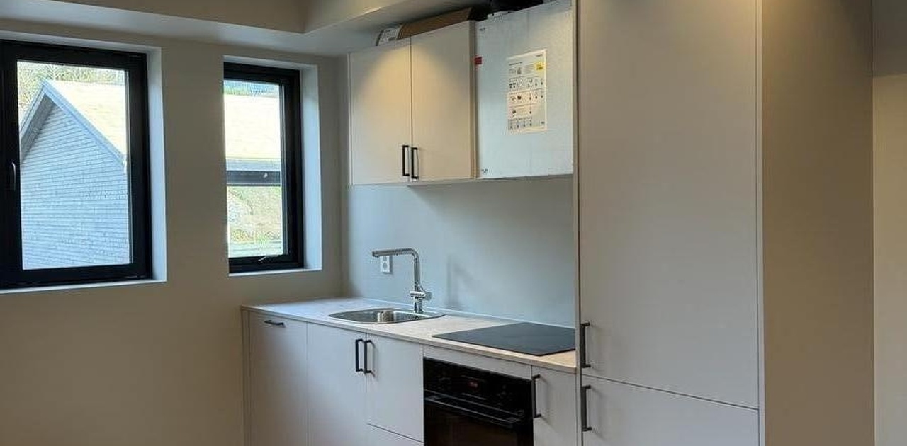 Kjøkken fra drømmekjøkken, siste fronten er ikke montert enda