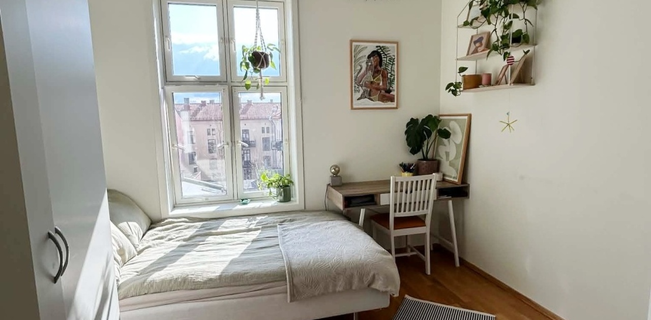 Soverom til leie. 10m3. Kun møblert med dobbelt klesskap