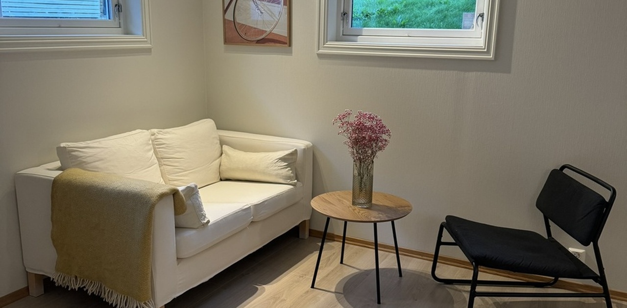 Lys leilighet med store vindu