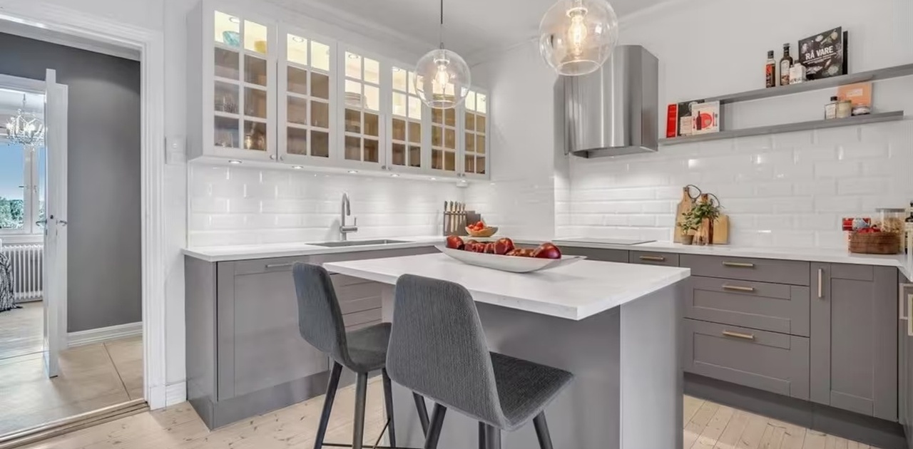 Leiligheten har et fint, sosialt kjøkken.