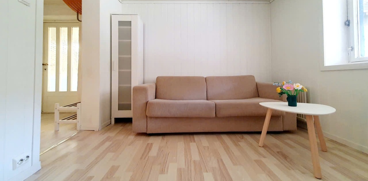 Stuen leies ut med praktisk sovesofa.