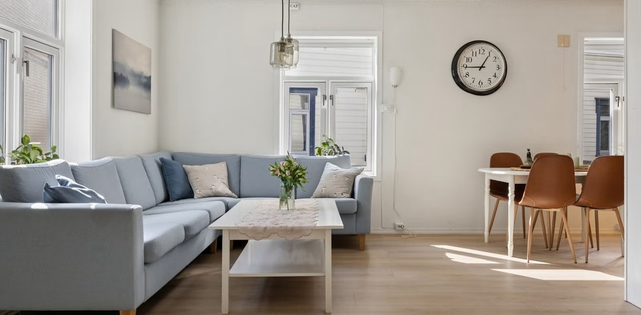 Leiligheten tilbyr en åpen og og romslig stue