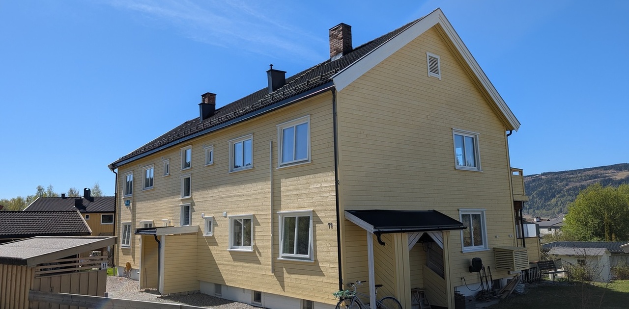 Huset fra oppkjørselen