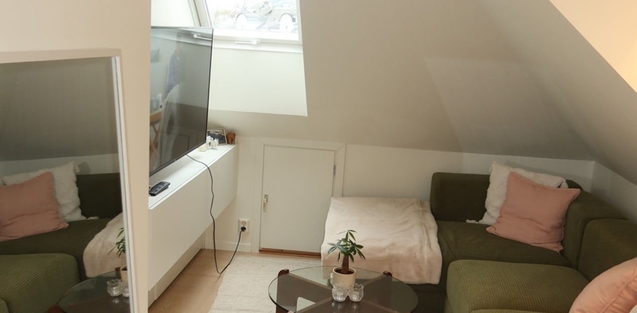 Smart oppbevaring i sofa og rom i vegg