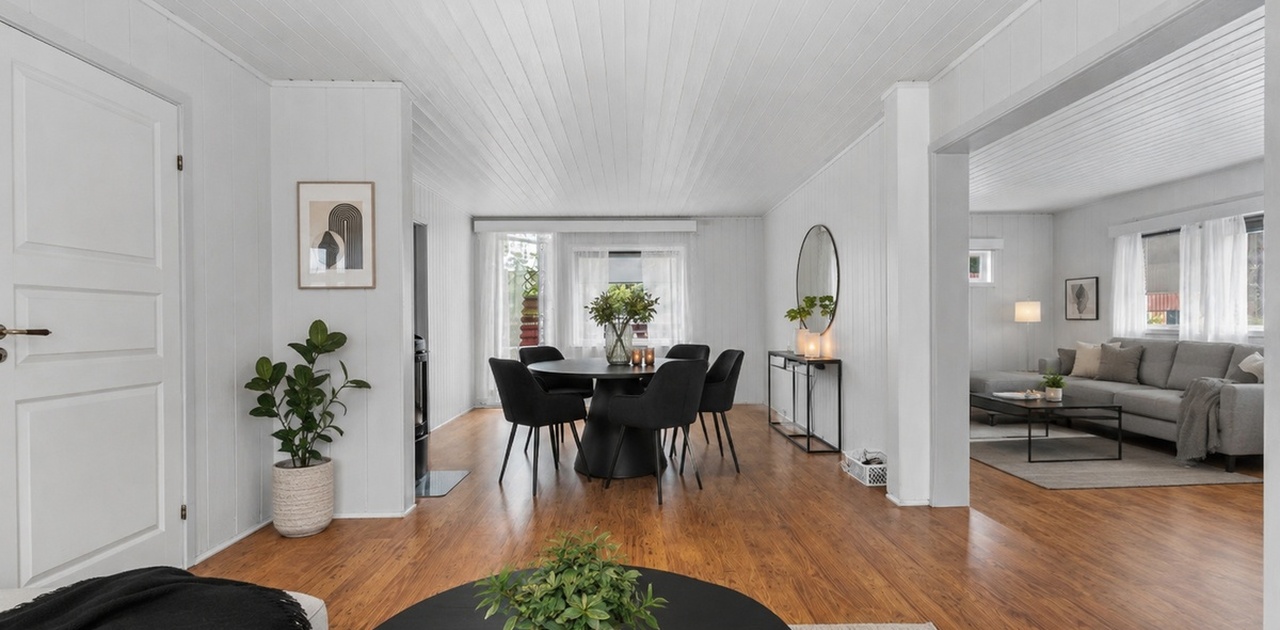 Felles stue med spisebord