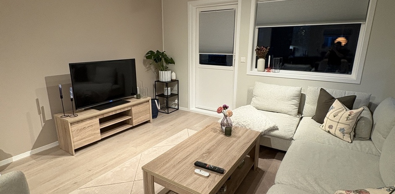 Hyggelig stue med TV inkludert chromecast