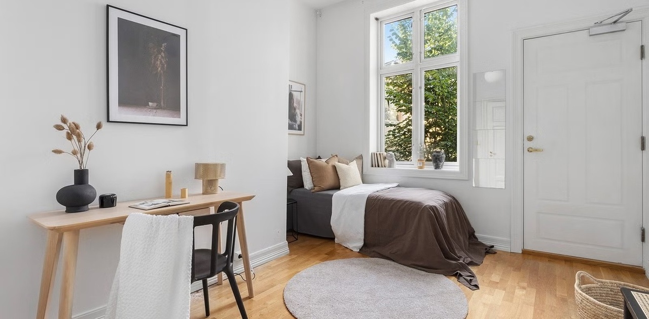 Rommet som leies ut - plass til seng, klesskap, skrivebord eller liten sofa