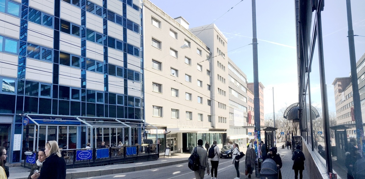 Leiligheten ligger sentralt til midt i byen