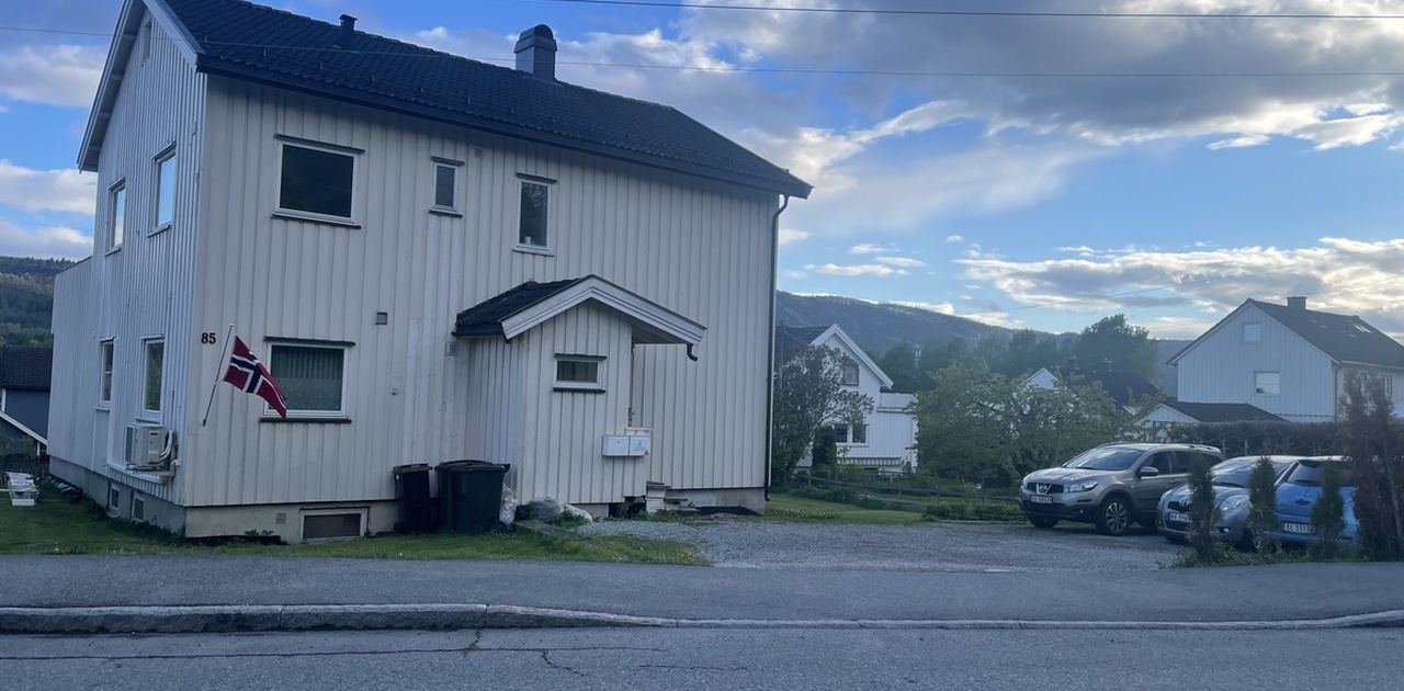 Gårdsplass, felles inngang
