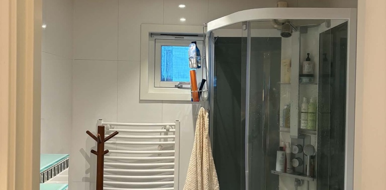Badet har masse skapplass