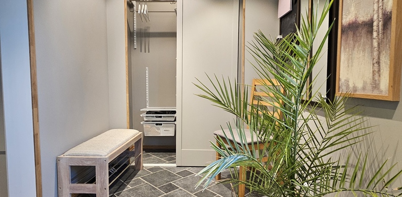 Entre 1 etg, 8 m2, skyvedørs-garderobe