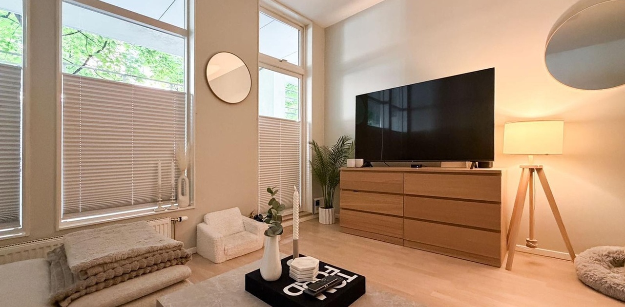 Livingroom (all pics and furniture by current rental guest)
