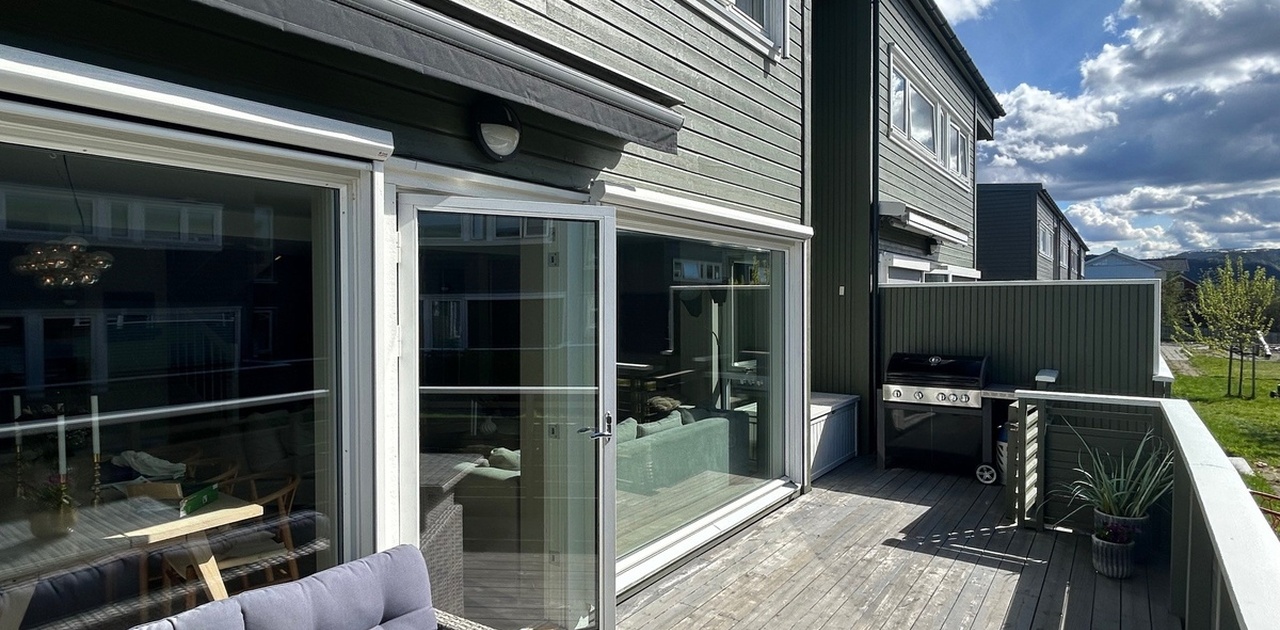Stor og solrik veranda