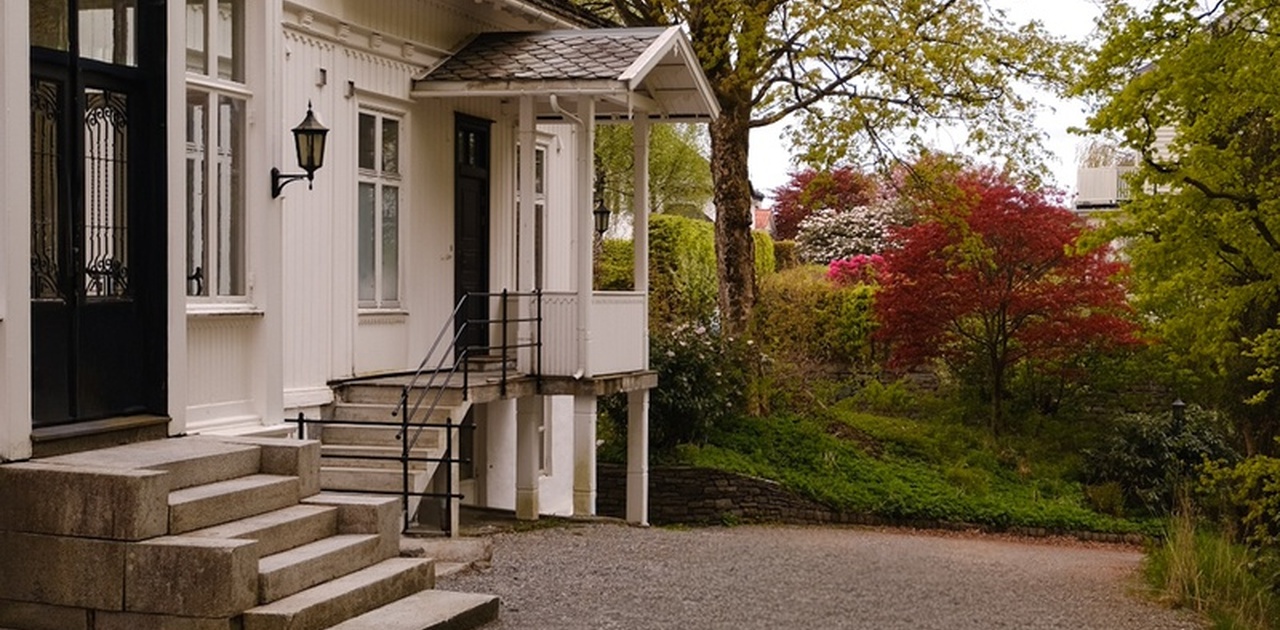 Kalfarveien 53  (fasade & området)