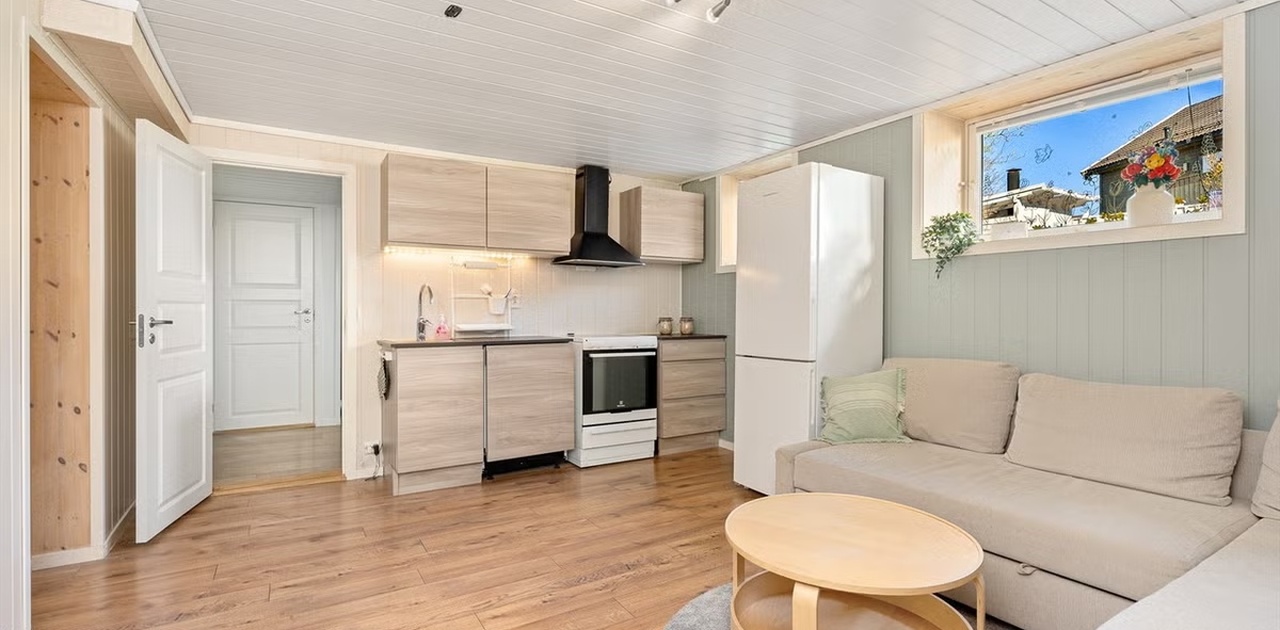 Velkommen til en lys og trivelig hybelleilighet på sentrale Lund! Her er alt av hvitevarer, vaskemaskin, strøm og internett inkludert.