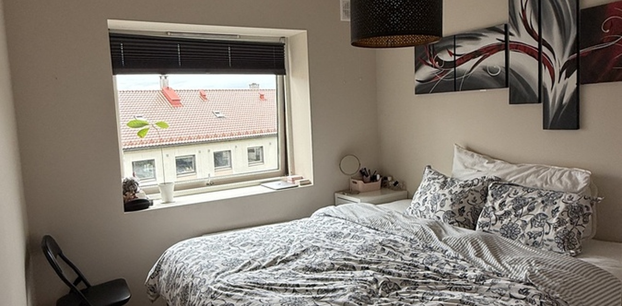 Hoved soverom (med garderobe)
