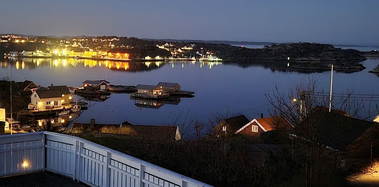 Kveldsstemning. Tatt fra terreasse i 2. etasje