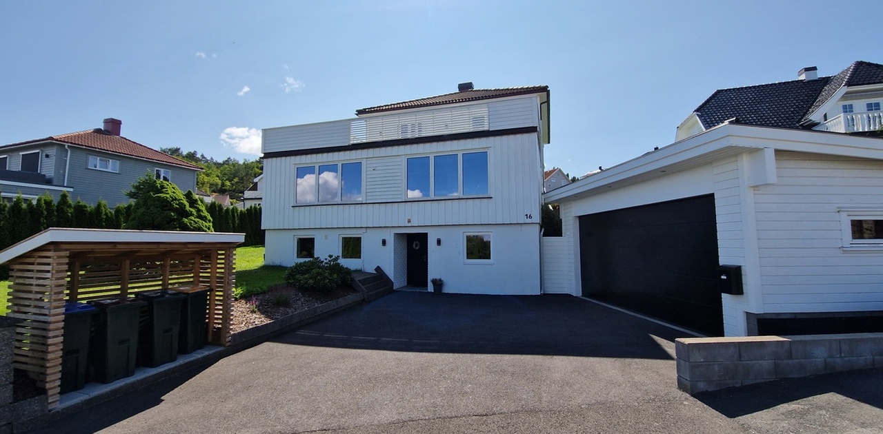 Inngangsdør foran