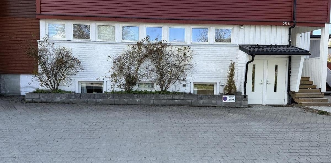 Fasade , 1 etasje.