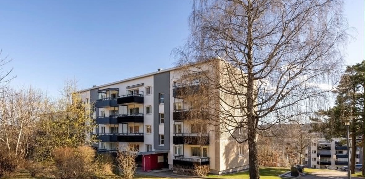 Ettertraktet beliggenhet på Brattlikollen/Lambertseter med gangavstand til alt man trenger i hverdagen.