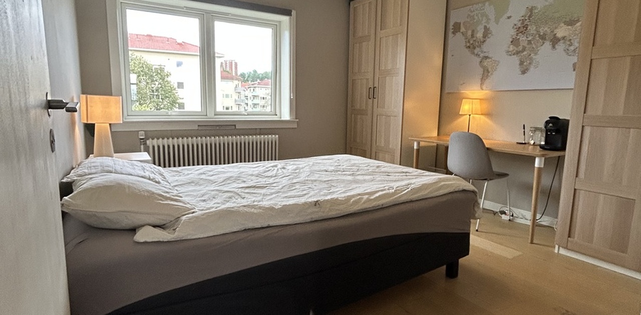 Stort rom med god plass.