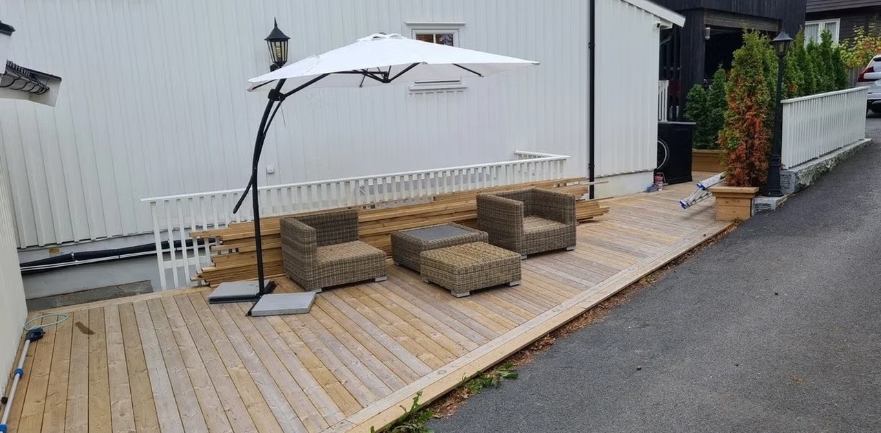 Terrasse utenfor hybelen.
