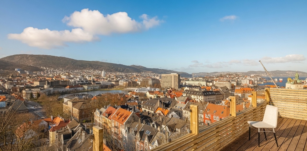 Stor takterasse med utsikt over hele Bergen!