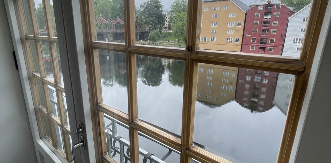 Utsikt mot nidarosdomen/gamle bybro