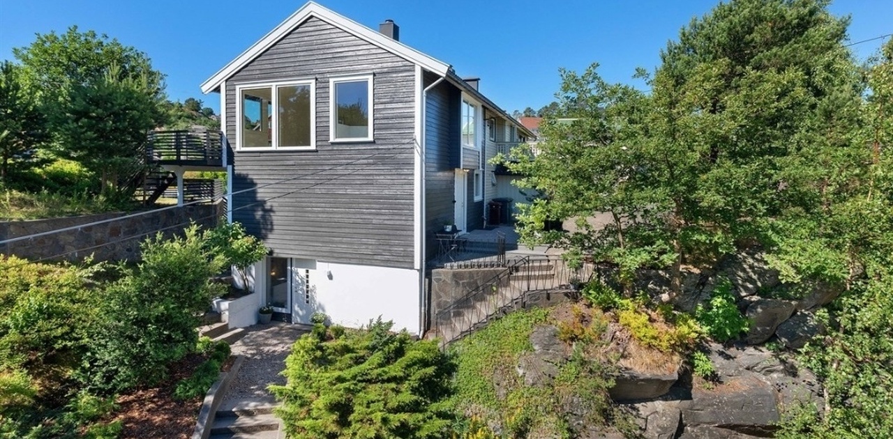 huset har også en kjeller hybel under