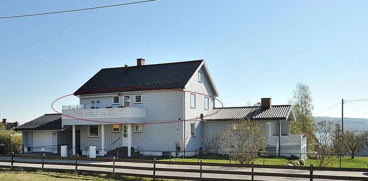 Huset utenfra leilighet i 2. etg.
