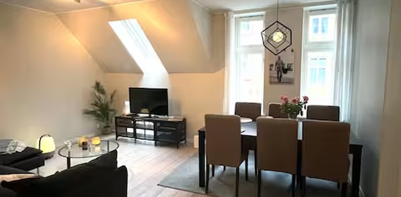 Spisebord og stue